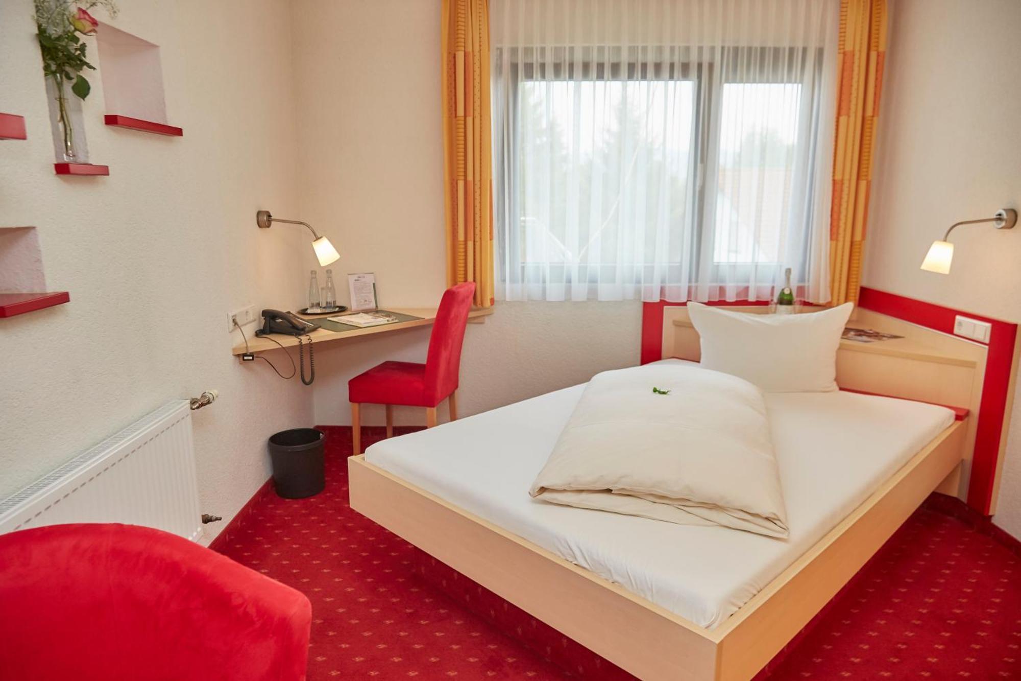 Flair Hotel Landgasthof Roger Лёвенштайн Экстерьер фото