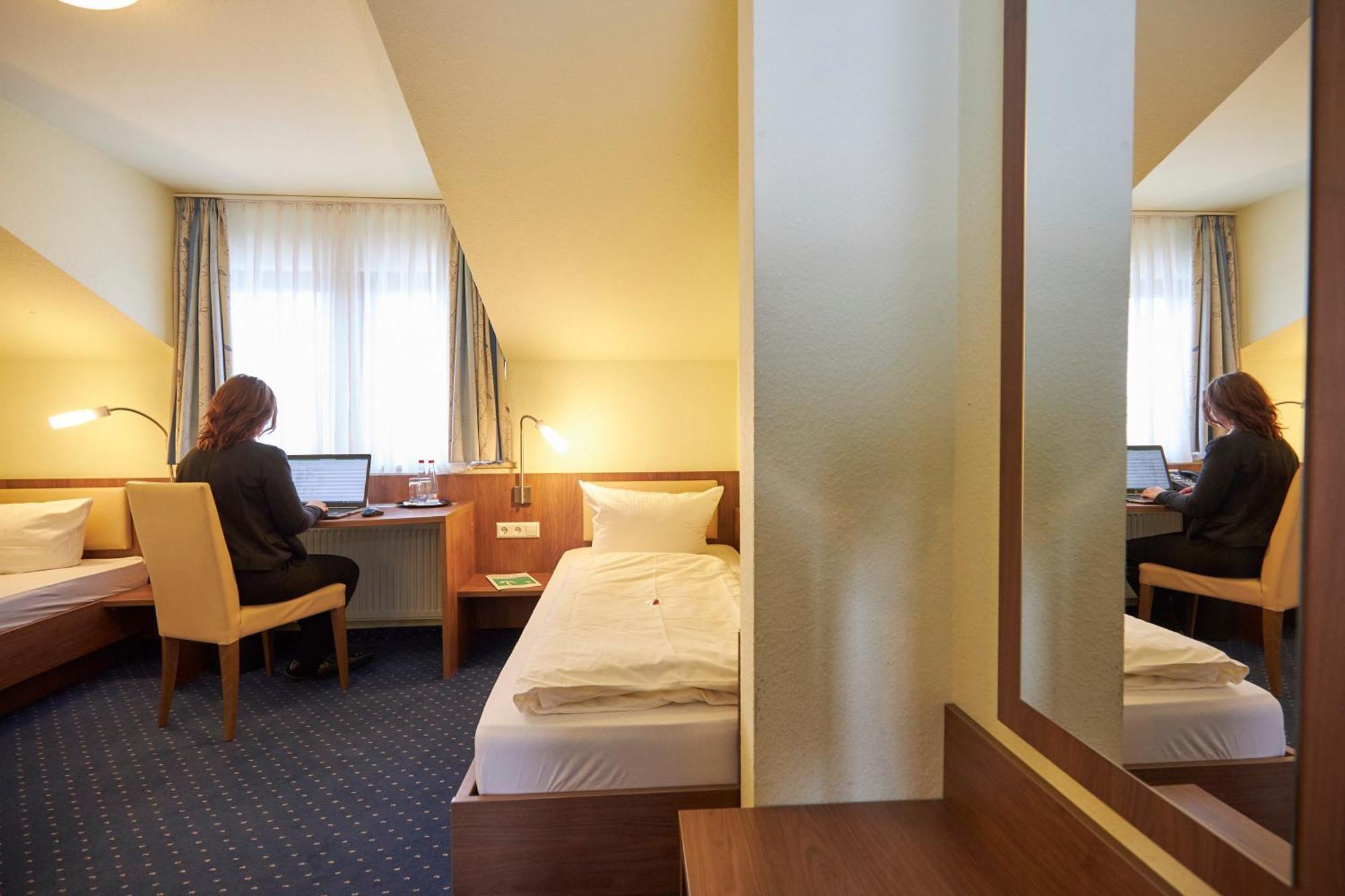 Flair Hotel Landgasthof Roger Лёвенштайн Экстерьер фото